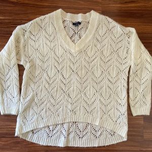 American Eagle Women’s sweater medium cream